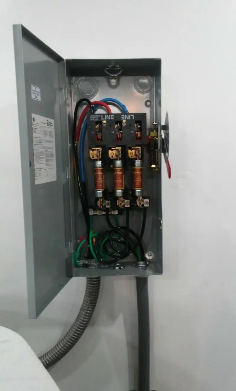 Three-phase disconnect switch installed for Electrical Wiring & Rewiring in North Lynnwood